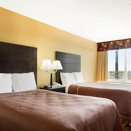 Knights Inn Midland Bagian luar foto