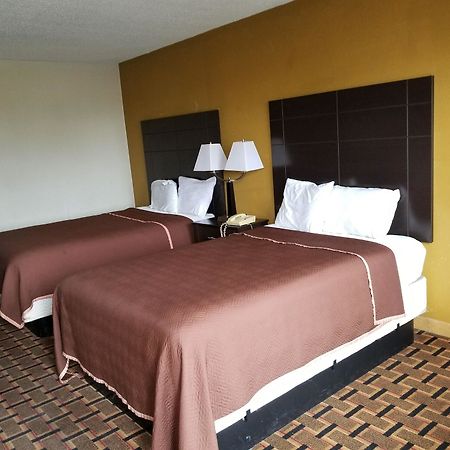 Knights Inn Midland Bagian luar foto