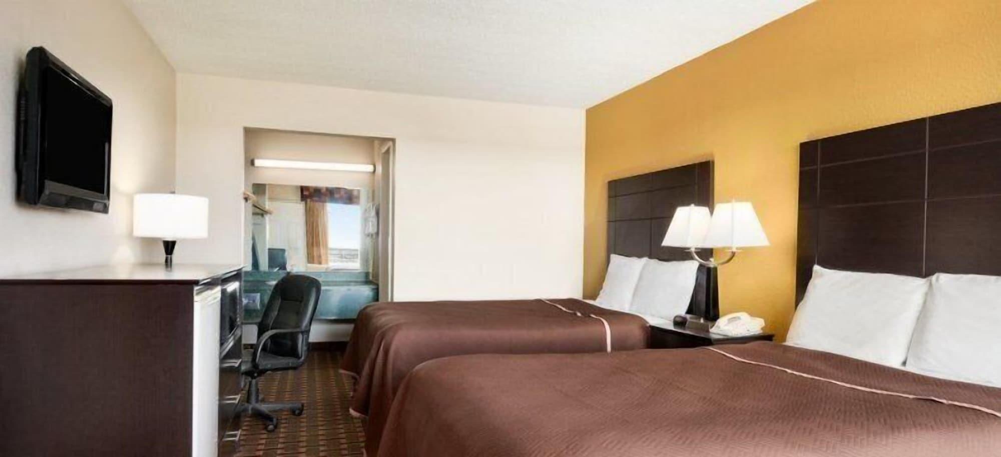 Knights Inn Midland Bagian luar foto