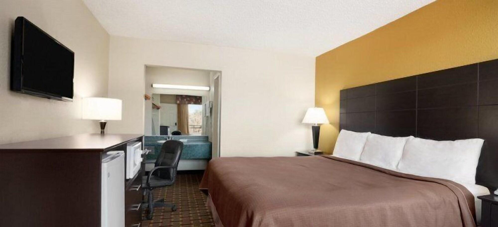 Knights Inn Midland Bagian luar foto