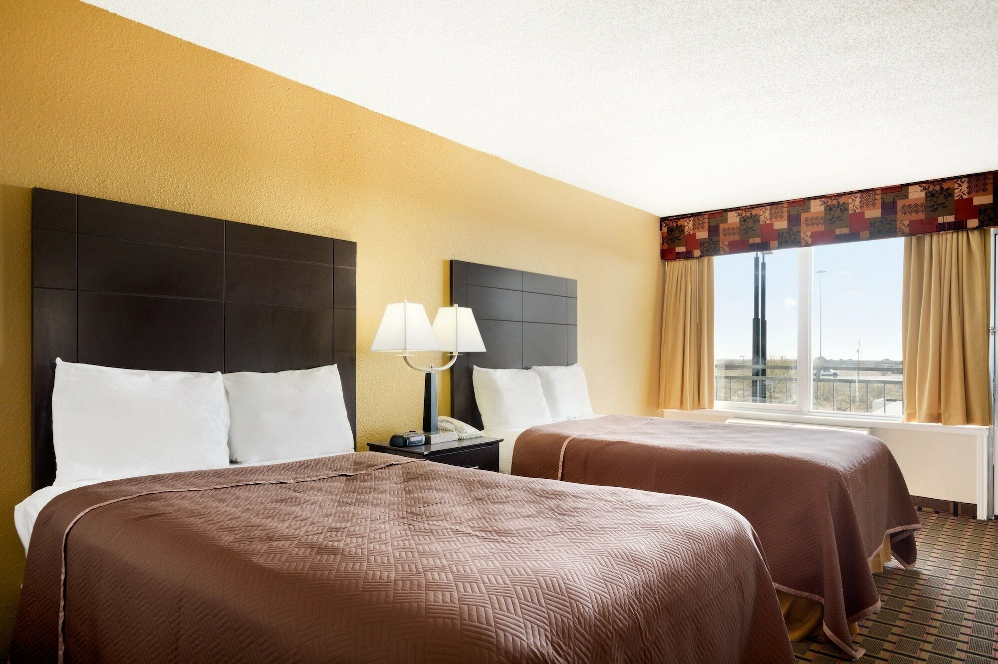 Knights Inn Midland Bagian luar foto