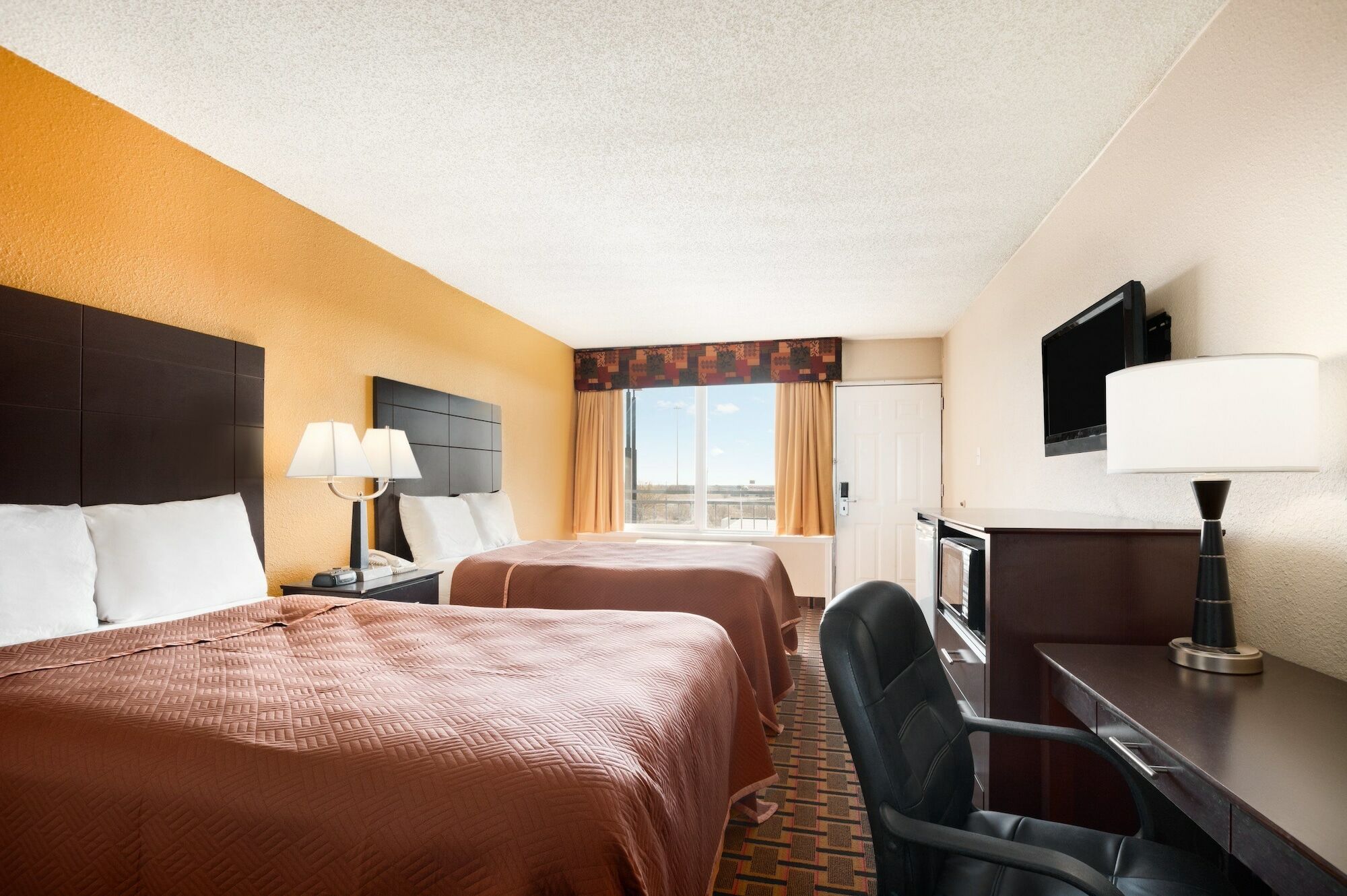 Knights Inn Midland Bagian luar foto