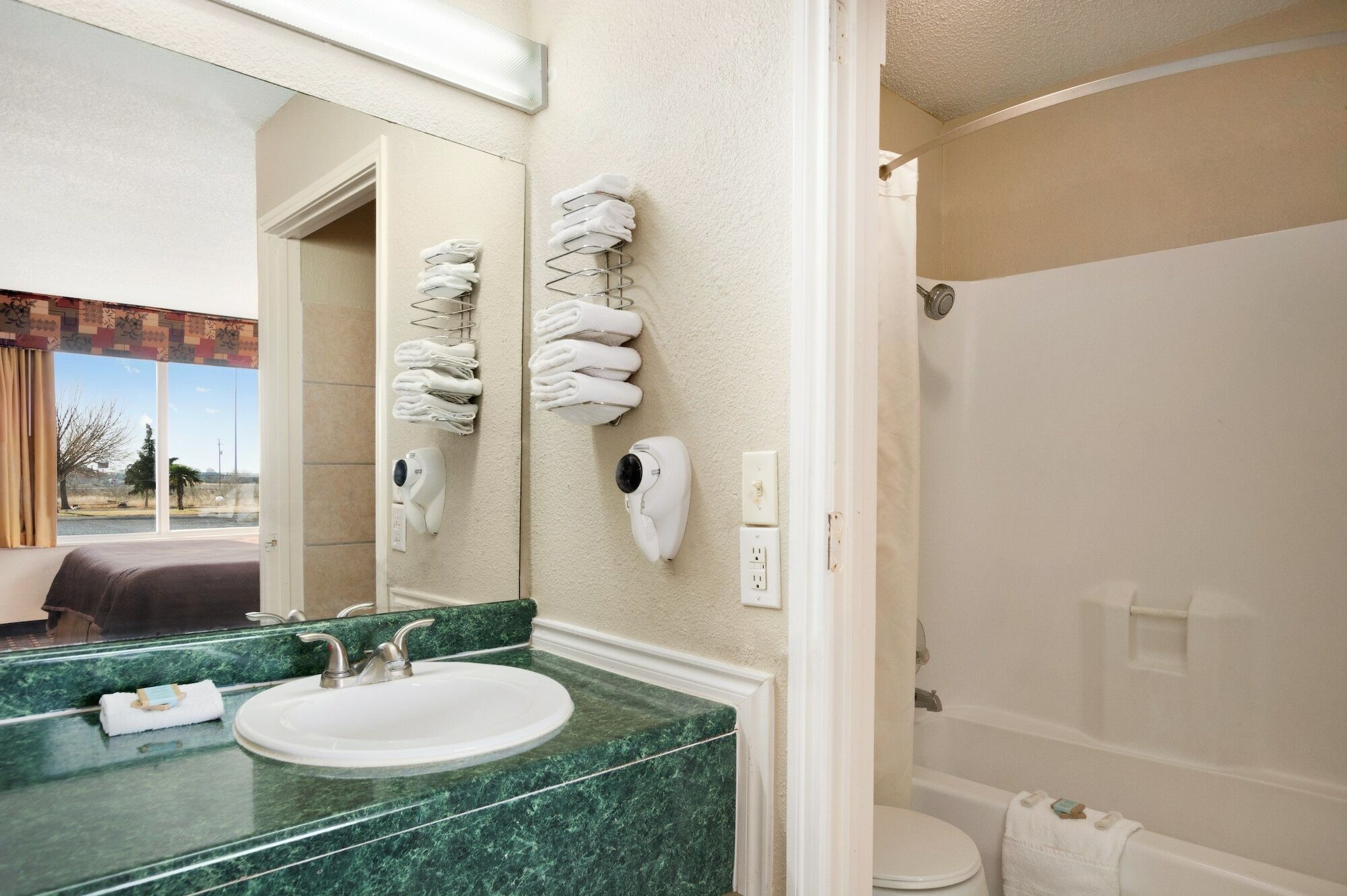 Knights Inn Midland Bagian luar foto
